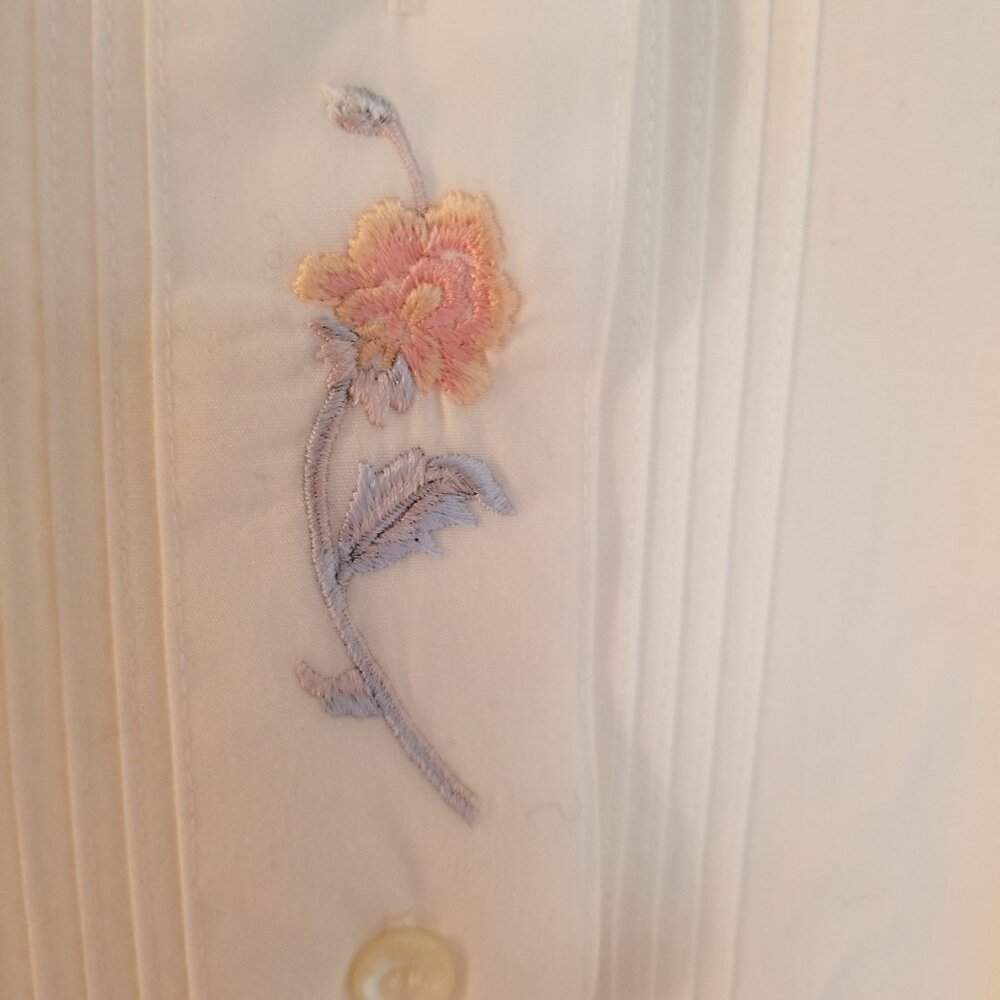 Vtg Buccaneer - Women's - Button Down Embroidered Floral Blouse / Shirt - Size 4